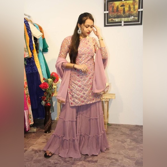 Indian and Pakistani
NEW PARTY WEAR, SHARARA SUIT WITH DUPATTA - Picture 1 of 3